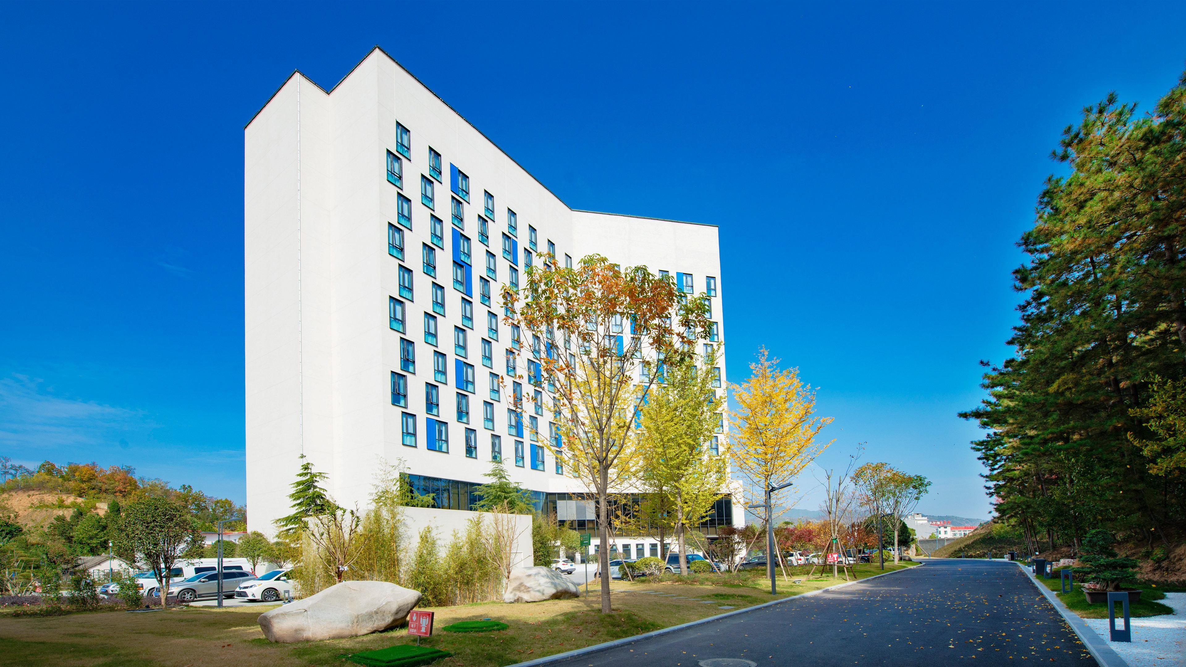 Holiday Inn Express Luanchuan By Ihg Exterior photo